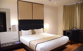 Oyo 7223 Hotel Grandeur Una Smart